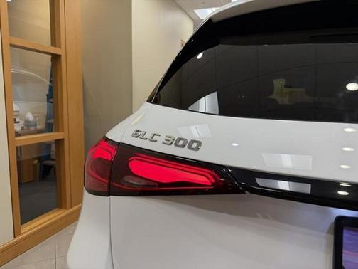 Polar White 2025 Mercedes-Benz GLC 300 Base