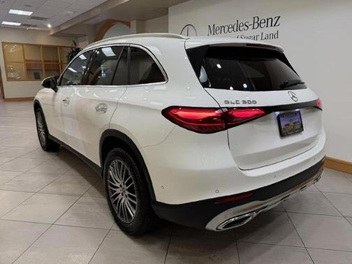 Polar White 2025 Mercedes-Benz GLC 300 Base