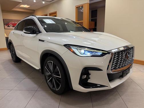 Majestic White 2023 INFINITI QX55 LUXE