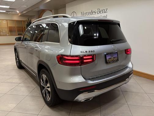Cirrus Silver Metallic 2026 Mercedes-Benz GLB 250 Base