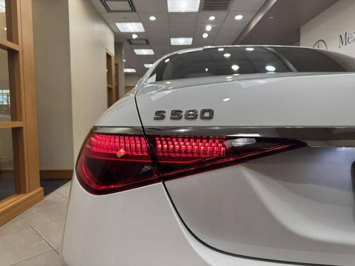 MANUFAKTUR Moonlight White Metallic 2026 Mercedes-Benz S-Class 4MATIC