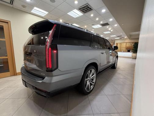 2025 Cadillac Escalade ESV Sport