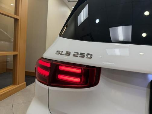 Polar White 2025 Mercedes-Benz GLB 250 Base