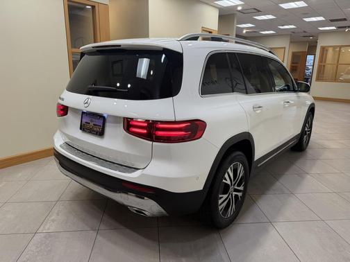 Polar White 2025 Mercedes-Benz GLB 250 Base