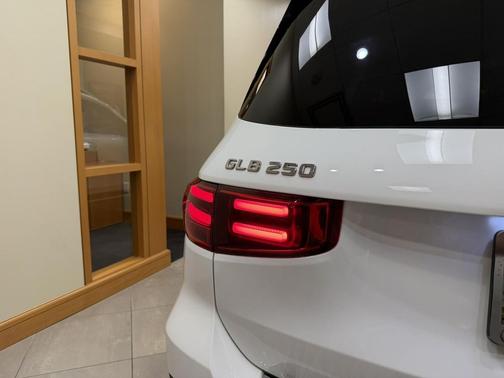 Polar White 2025 Mercedes-Benz GLB 250 Base
