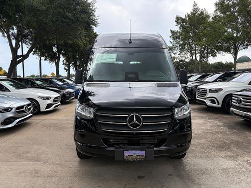 Obsidian Black Metallic 2026 Mercedes-Benz Sprinter 2500