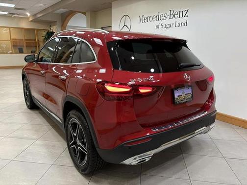MANUFAKTUR Patagonia Red Metallic 2026 Mercedes-Benz GLA 250 4MATIC