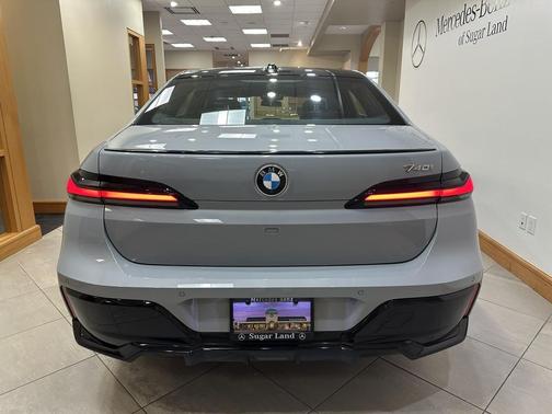 2025 BMW 740 i