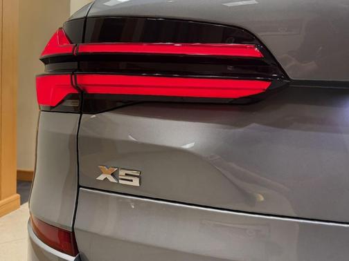 Skyscraper Grey Metallic 2024 BMW X5 M60i