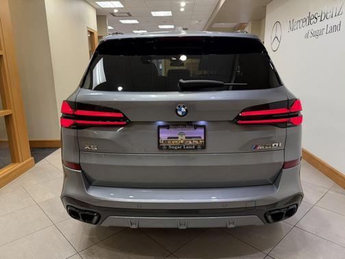 Skyscraper Grey Metallic 2024 BMW X5 M60i