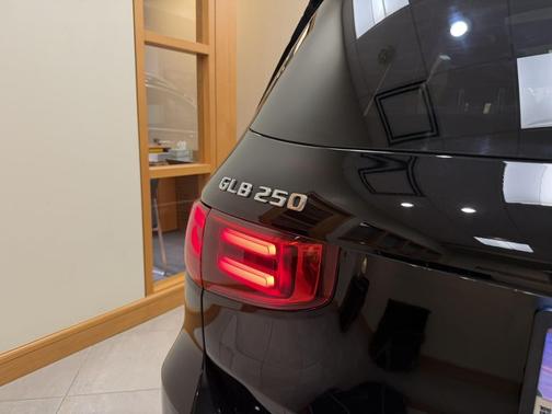 Night Black 2025 Mercedes-Benz GLB 250 Base
