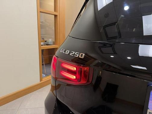 Night Black 2025 Mercedes-Benz GLB 250 Base