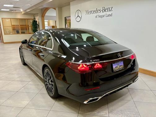 Obsidian Black Metallic 2026 Mercedes-Benz E-Class 4MATIC