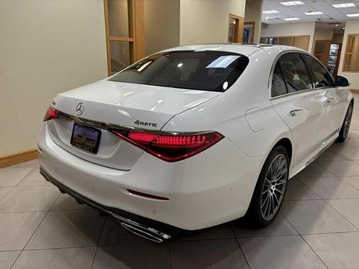 MANUFAKTUR Moonlight White Metallic 2026 Mercedes-Benz S-Class 4MATIC
