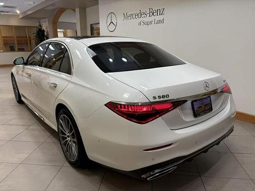 MANUFAKTUR Moonlight White Metallic 2026 Mercedes-Benz S-Class 4MATIC