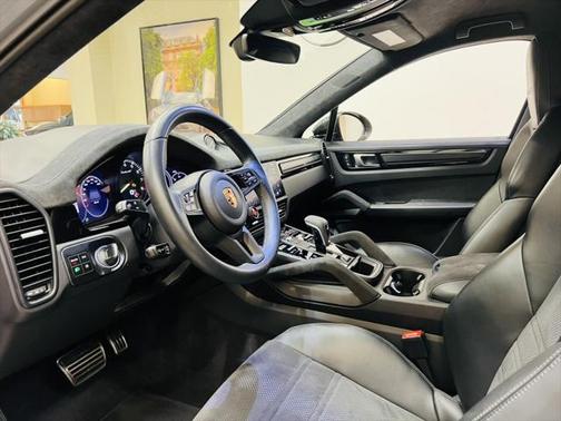 2023 Porsche Cayenne Turbo GT