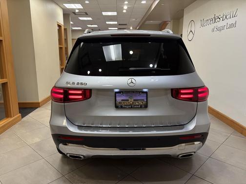 Cirrus Silver Metallic 2026 Mercedes-Benz GLB 250 Base