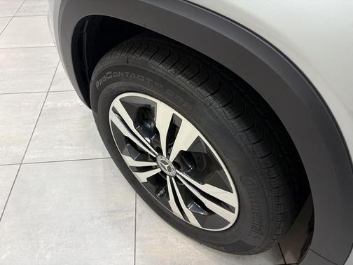 Cirrus Silver Metallic 2026 Mercedes-Benz GLB 250 Base