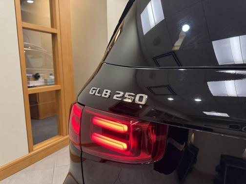 Night Black 2025 Mercedes-Benz GLB 250 Base