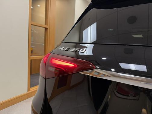 Obsidian Black Metallic 2026 Mercedes-Benz GLE 350 4MATIC
