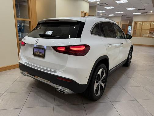 Polar White 2025 Mercedes-Benz GLA 250 4MATIC