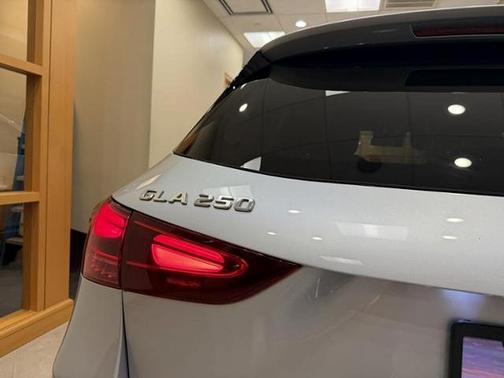 Cirrus Silver Metallic 2025 Mercedes-Benz GLA 250 4MATIC