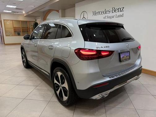 Cirrus Silver Metallic 2025 Mercedes-Benz GLA 250 4MATIC