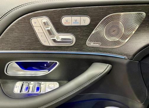Obsidian Black Metallic 2026 Mercedes-Benz GLS 580 4MATIC
