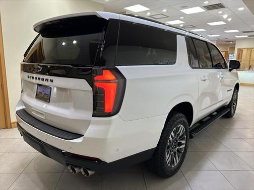 2025 Chevrolet Suburban 4WD Z71
