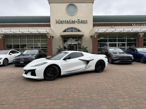 Arctic White 2025 Chevrolet Corvette 2LZ
