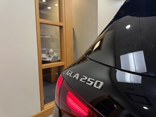 Night Black 2025 Mercedes-Benz GLA 250 4MATIC