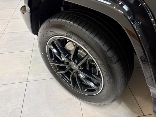 Obsidian Black Metallic 2026 Mercedes-Benz G-Class G 550