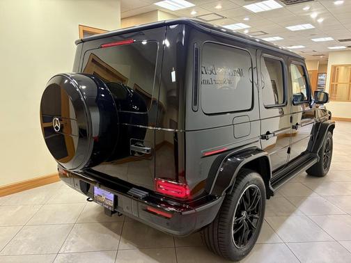 Obsidian Black Metallic 2026 Mercedes-Benz G-Class G 550