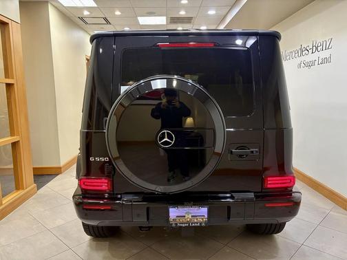 Obsidian Black Metallic 2026 Mercedes-Benz G-Class G 550