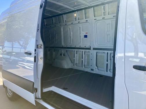 2025 Mercedes-Benz Sprinter 2500 High Roof