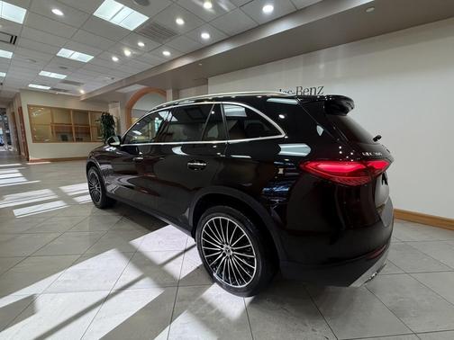 2025 Mercedes-Benz GLC 300 Base