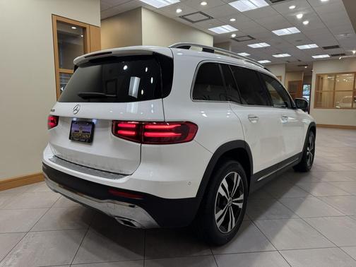 Polar White 2025 Mercedes-Benz GLB 250 Base