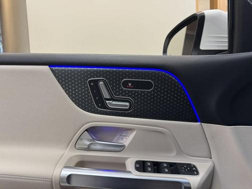 Polar White 2025 Mercedes-Benz GLB 250 Base