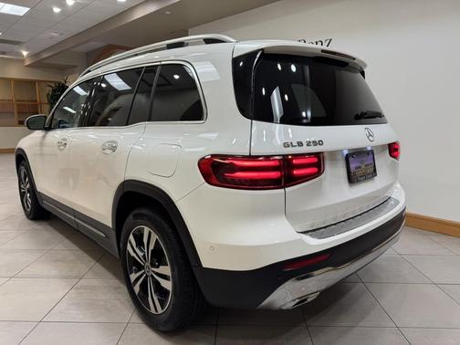 Polar White 2025 Mercedes-Benz GLB 250 Base