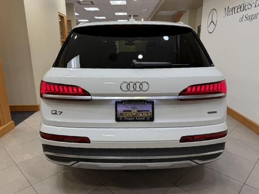 2023 Audi Q7 45 Premium