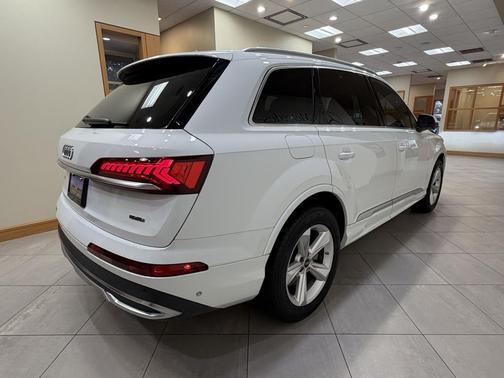 2023 Audi Q7 45 Premium