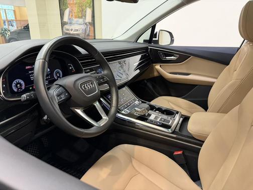 2023 Audi Q7 45 Premium