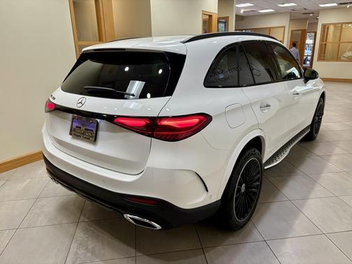 2026 Mercedes-Benz GLC 300 Base