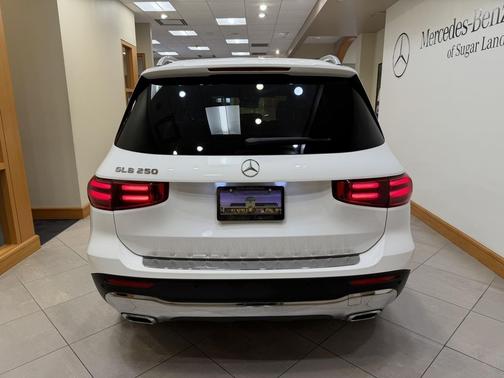 Polar White 2025 Mercedes-Benz GLB 250 Base