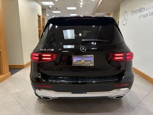 Night Black 2026 Mercedes-Benz GLB 250 Base