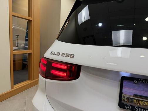Polar White 2025 Mercedes-Benz GLB 250 Base