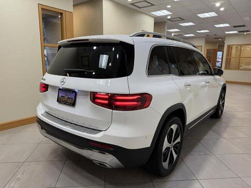 Polar White 2025 Mercedes-Benz GLB 250 Base