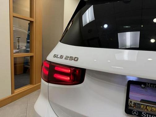 Polar White 2025 Mercedes-Benz GLB 250 Base