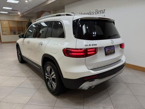 Polar White 2025 Mercedes-Benz GLB 250 Base