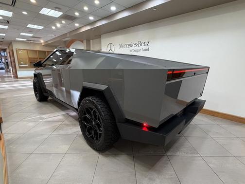 2024 Tesla Cybertruck Cyberbeast